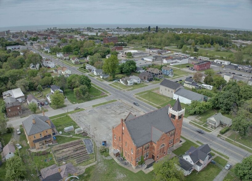 1548 Reid Ave, Lorain, OH for sale - Building Photo - Image 2 of 21
