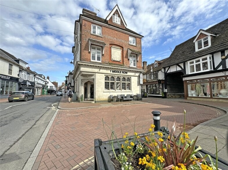 1 Middle Row, East Grinstead for sale - Primary Photo - Image 1 of 1