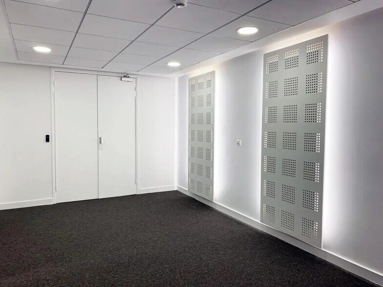 65 Rue Des Trois Fontanot, Nanterre for lease - Building Photo - Image 3 of 5