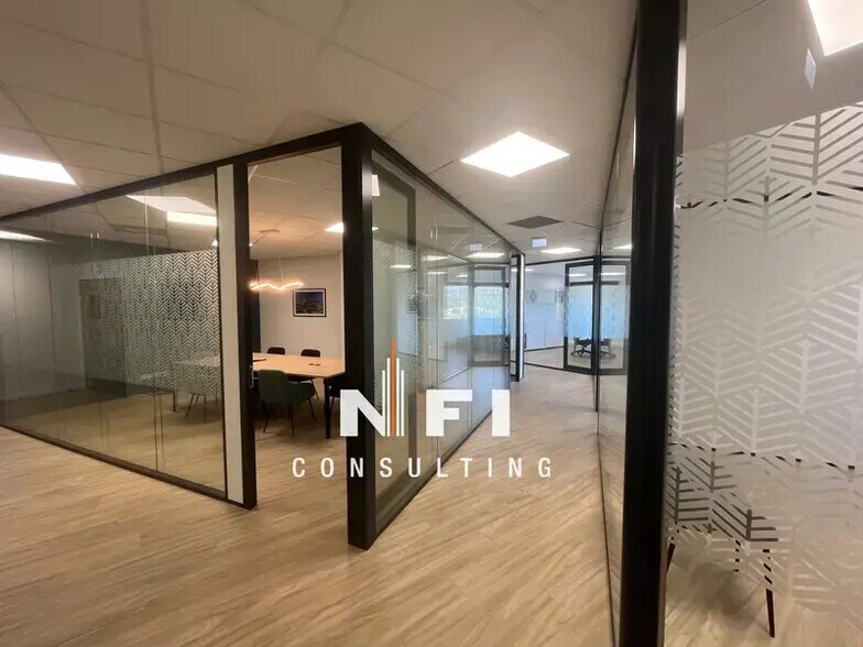 Office in Valbonne for sale - Interior Photo - Image 1 of 10