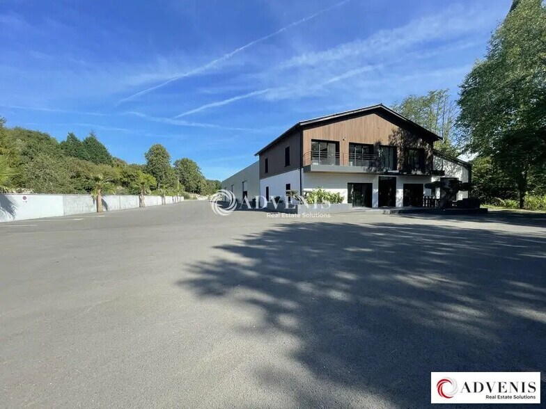 Flex in Le Tourne for sale - Building Photo - Image 1 of 9