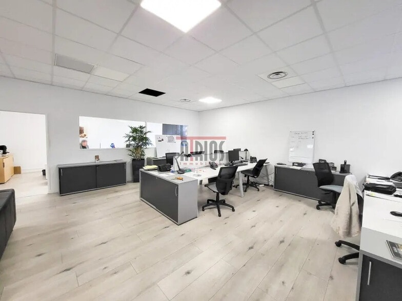 Office in Six-Fours-les-Plages for sale - Interior Photo - Image 3 of 11