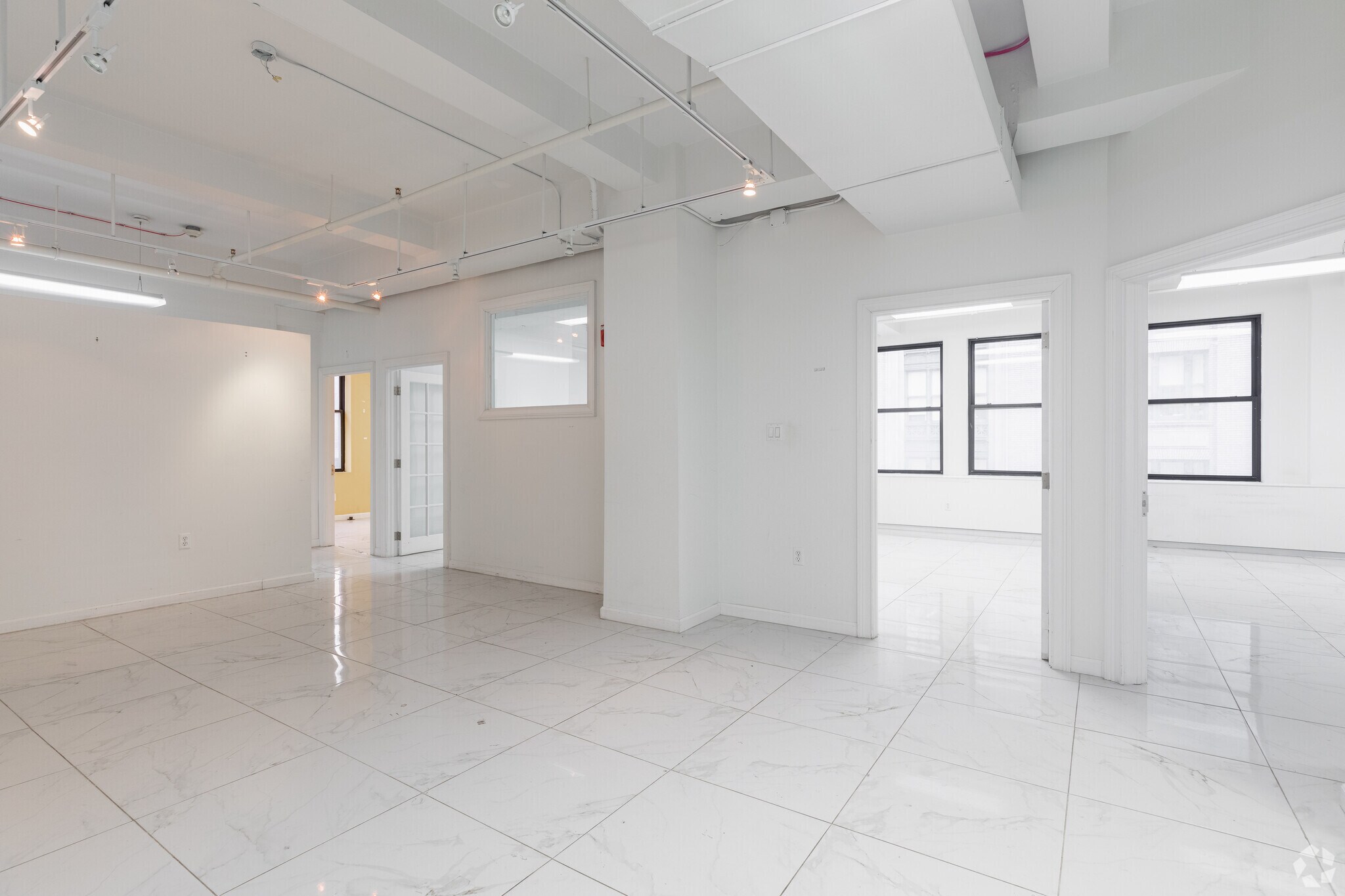 32 W 39th St, New York, NY for lease Interior Photo- Image 1 of 4
