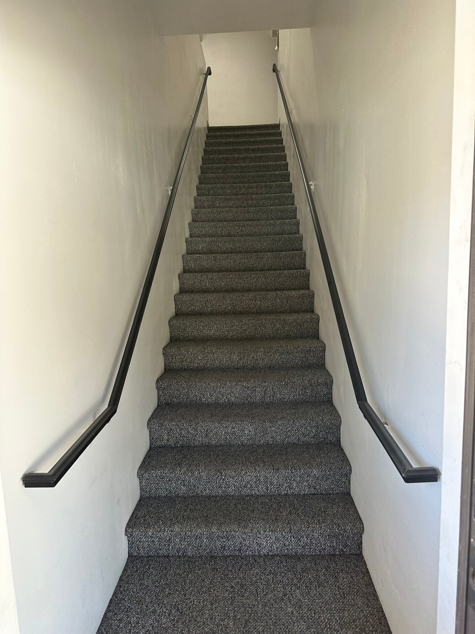 28200 Hwy 189, Lake Arrowhead, CA for lease Interior Photo- Image 1 of 5