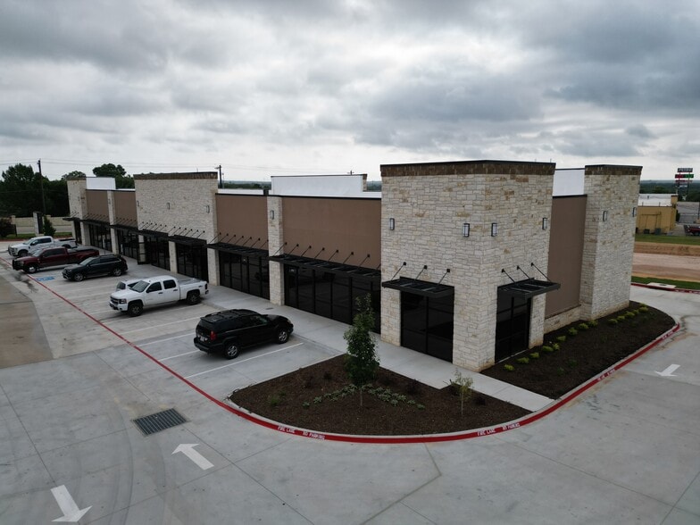 1800 Santa Fe Dr, Weatherford, TX for lease - Building Photo - Image 3 of 7