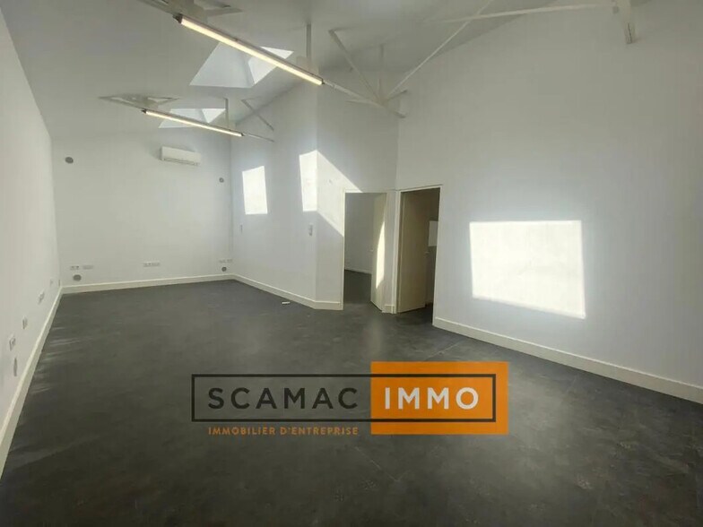 Retail in Marseille for lease - Interior Photo - Image 3 of 6