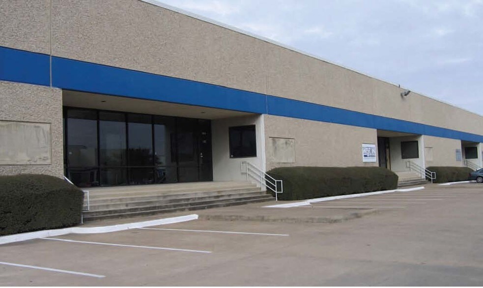 11431 Ferrell Dr, Farmers Branch, TX for lease - Building Photo - Image 2 of 6