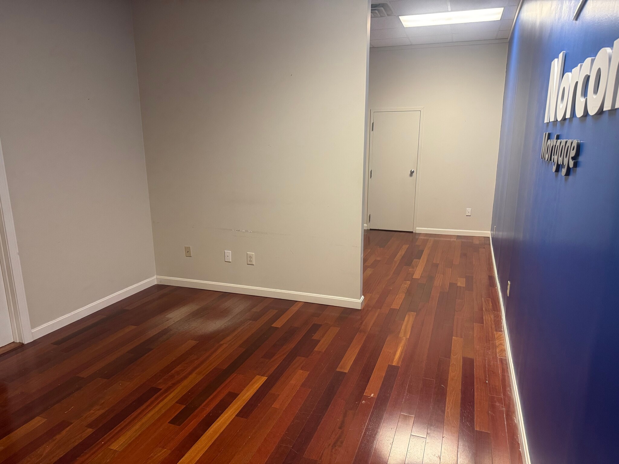 495 Hope St, Bristol, RI for lease Interior Photo- Image 1 of 4