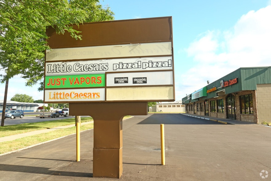 1115-1171 S Wayne Rd, Westland, MI for lease - Building Photo - Image 3 of 3