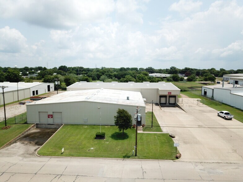 1600 Jack Mckay Blvd, Ennis, TX for sale - Building Photo - Image 1 of 1