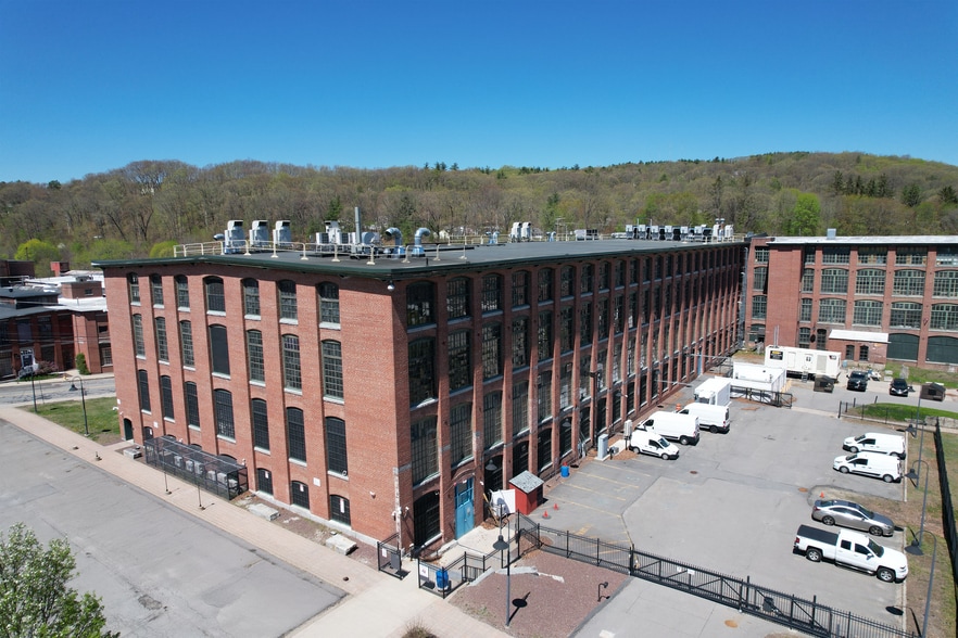 1 Oak Hill Rd, Fitchburg, MA for lease - Building Photo - Image 1 of 14