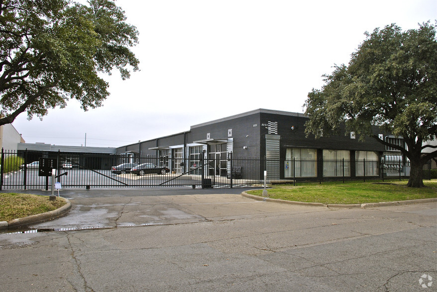 2229 Valdina St, Dallas, TX for sale - Building Photo - Image 3 of 9