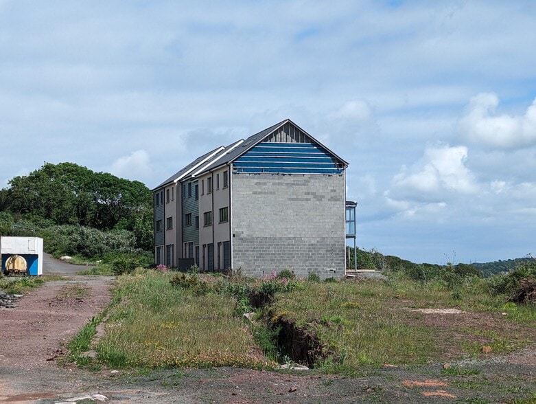 11 Ocean Way, Pembroke Dock for sale - Building Photo - Image 2 of 5