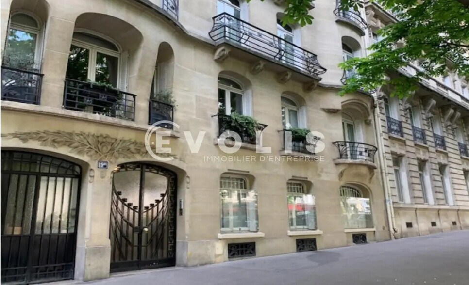 Office in Paris for lease - Building Photo - Image 1 of 4