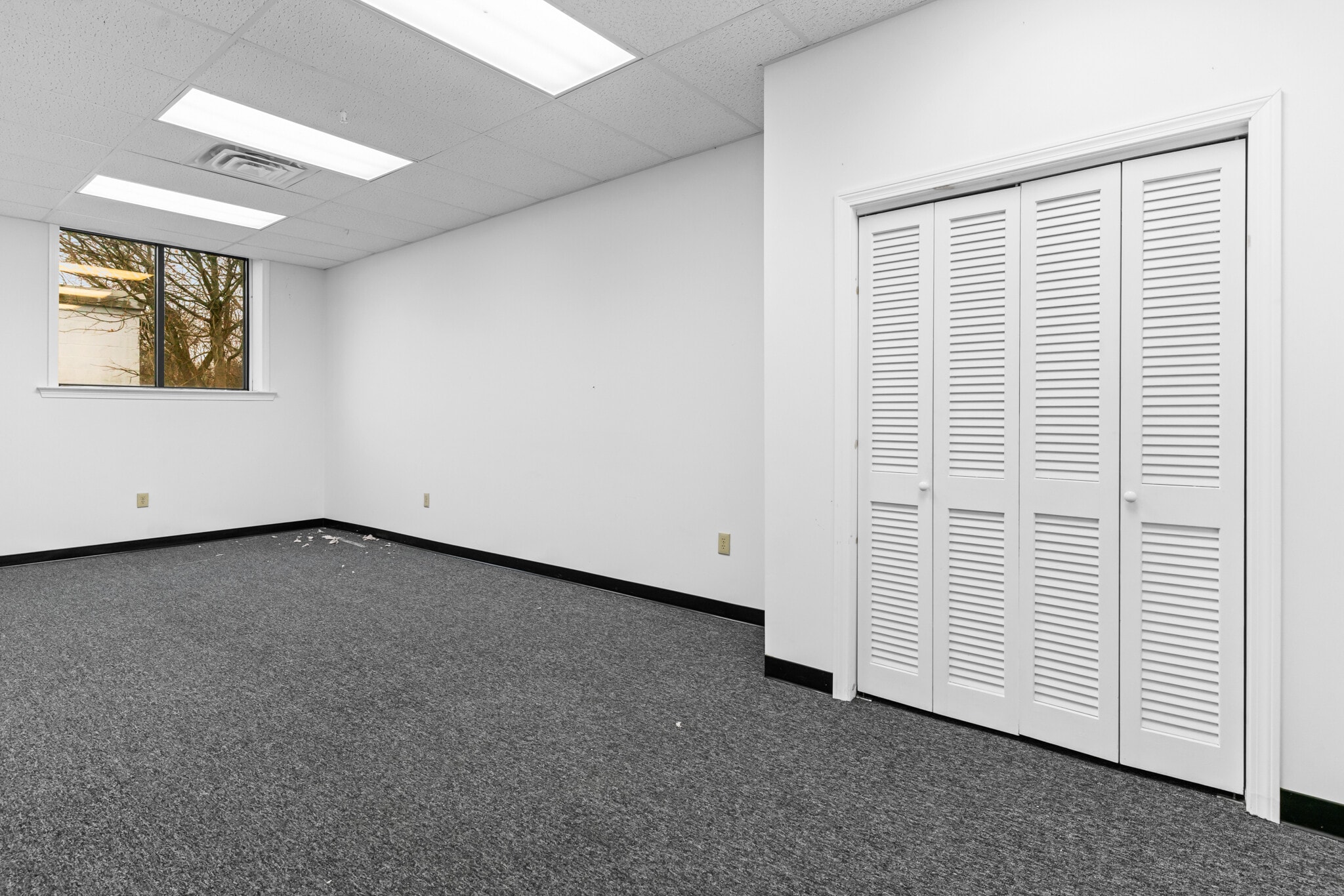 6854 Post Rd, North Kingstown, RI for sale Interior Photo- Image 1 of 10