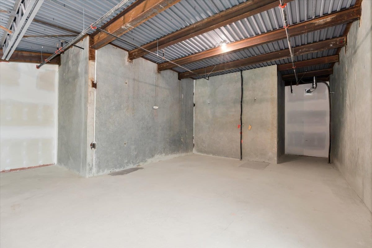 15315 66 Ave, Surrey, BC for lease Interior Photo- Image 1 of 5