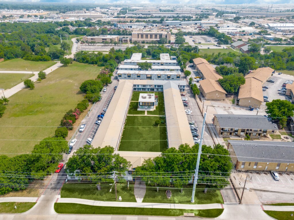 2710 W Walnut St, Garland, TX 75042 Woods Edge