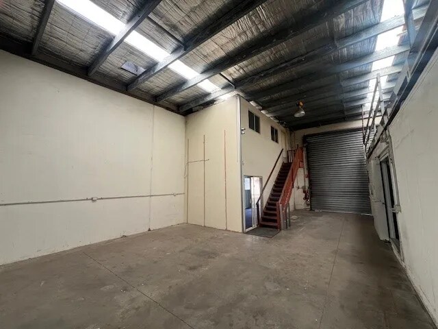 12-20 James Court, Tottenham for lease Interior Photo- Image 1 of 12