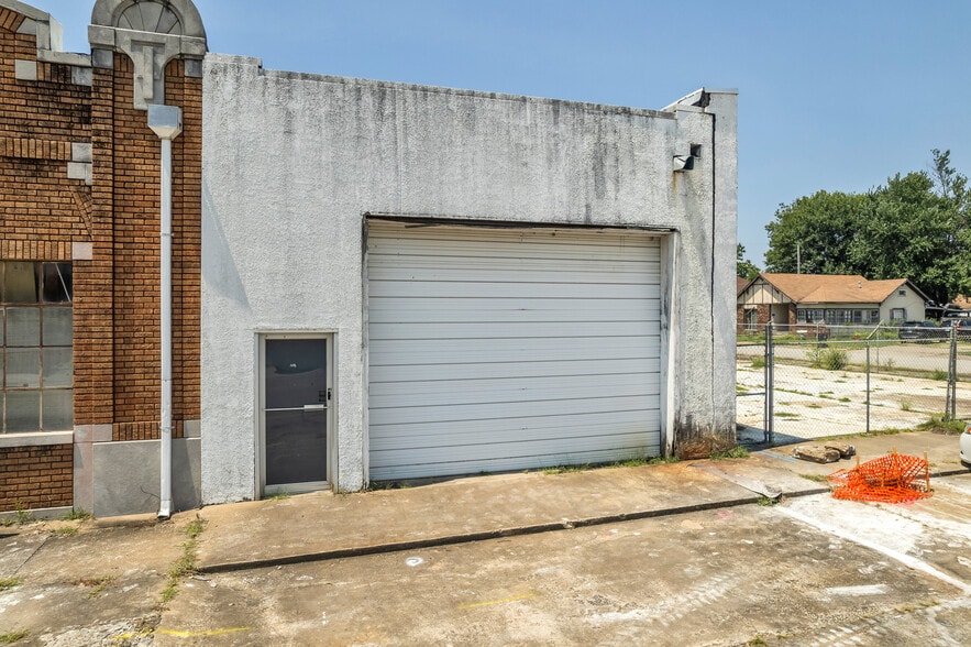 110 N Okmulgee Ave, Okmulgee, OK for sale - Building Photo - Image 2 of 14