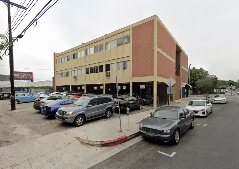 421-425 S Fairfax Ave, Los Angeles, CA for lease - Building Photo - Image 2 of 5