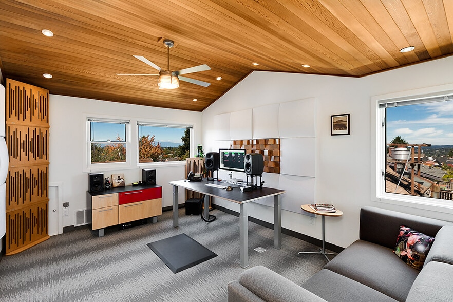 2214 Queen Anne Ave, Seattle, WA for sale - Interior Photo - Image 3 of 14