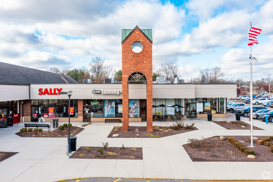 30949-30997 5 Mile Rd, Livonia, MI for lease - Primary Photo - Image 1 of 13