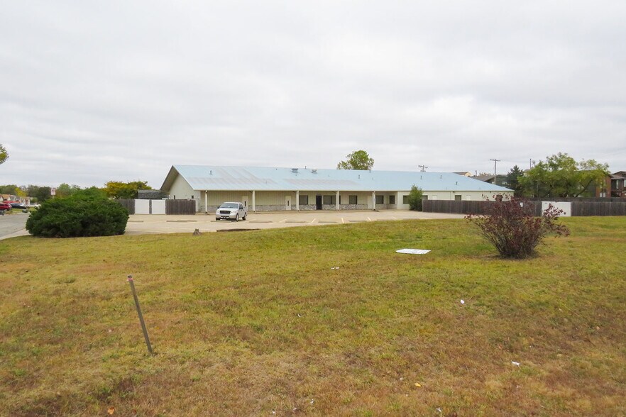 5200 E 31st St, Wichita, KS for sale - Building Photo - Image 1 of 1
