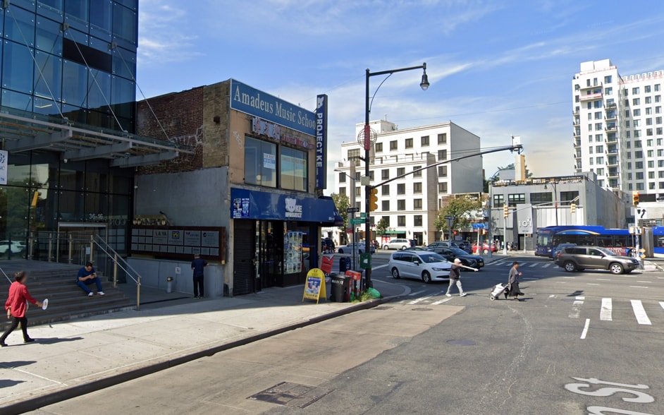 3612 Main St, Flushing, NY for lease - Building Photo - Image 2 of 4