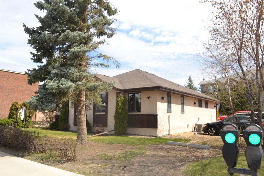 4619 48 Ave, Red Deer, AB T4N 3S8