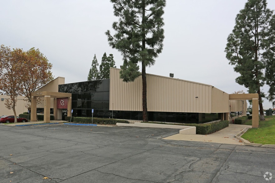 2022-2066 W 11th St, Upland, CA for lease - Primary Photo - Image 1 of 4