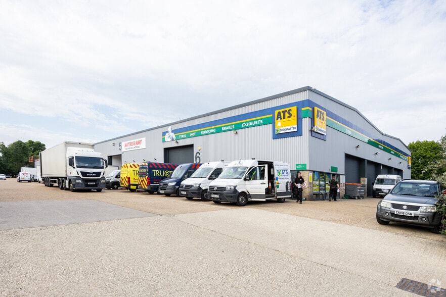 Cobham Way, Crawley for lease - Primary Photo - Image 1 of 8