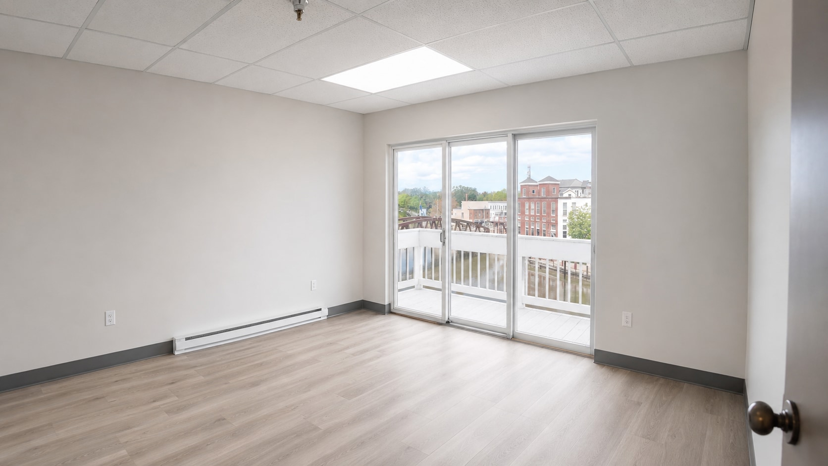 330 Packetts Lndg, Fairport, NY for lease Interior Photo- Image 1 of 9