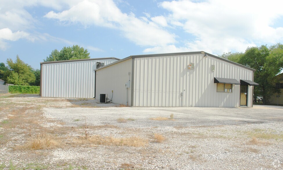 3788 Elm Springs Rd, Springdale, AR 72762