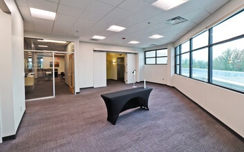497 Oakway Rd, Eugene, OR for lease Interior Photo- Image 1 of 5