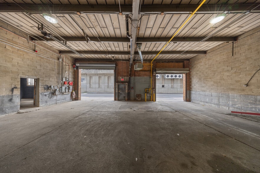 91-26 Archer Ave, Jamaica, NY for lease - Building Photo - Image 2 of 11