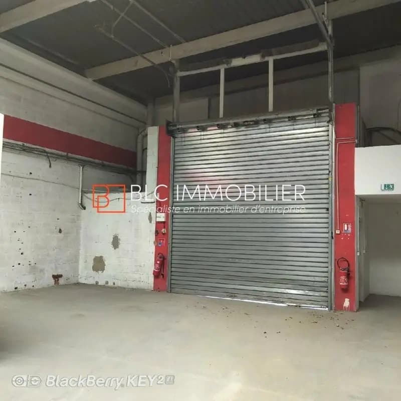 Location Local d'activités 567 m² - Photo 1