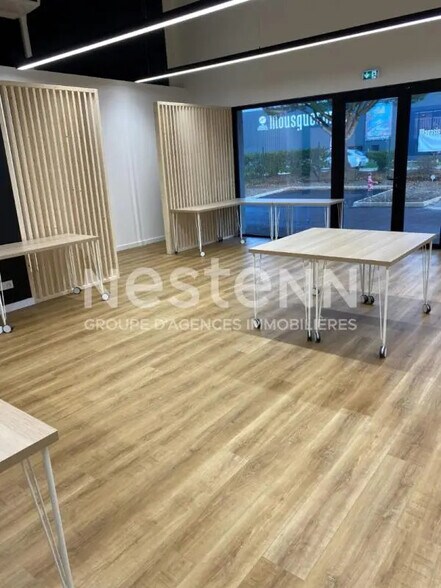 Retail in Plescop for lease - Interior Photo - Image 3 of 3