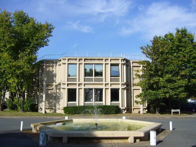 Office in Saint-Aubin for lease - Building Photo - Image 2 of 5