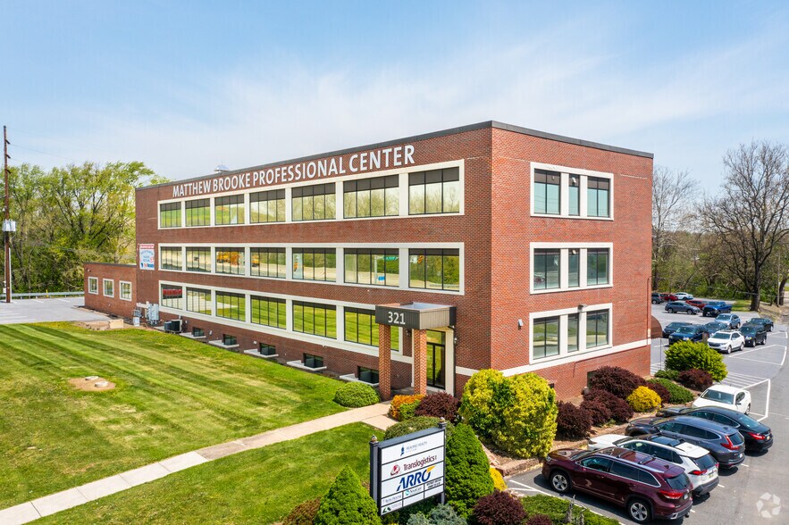 321 N Furnace St, Birdsboro, PA for lease - Building Photo - Image 1 of 4