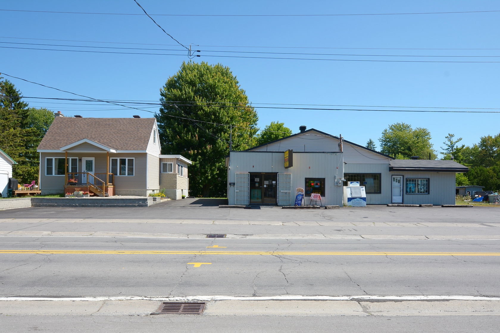 8715-8717 Bank St, Vernon, ON for sale Primary Photo- Image 1 of 23