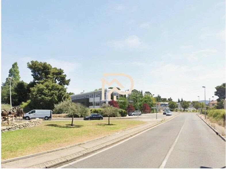 Office in Marseille for lease - Building Photo - Image 2 of 2