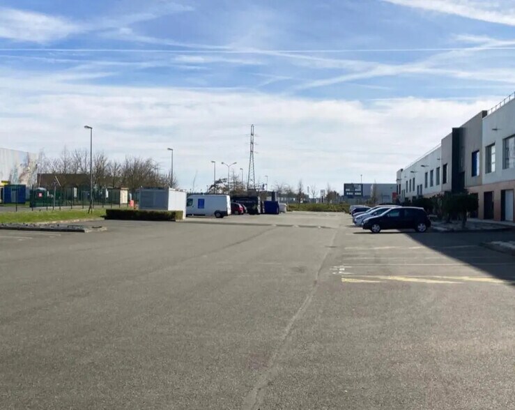 Office in Gellainville for lease - Building Photo - Image 3 of 6