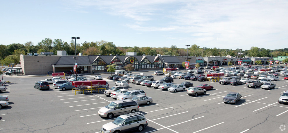 625-709 Hamburg Tpke, Wayne, NJ for lease - Building Photo - Image 1 of 1