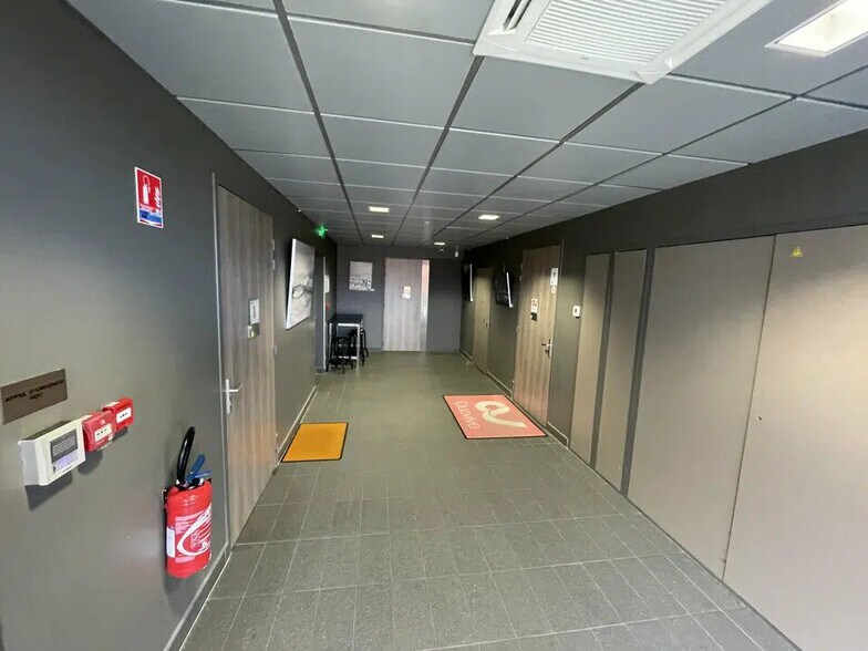 Office in Lyon for sale - Interior Photo - Image 3 of 10