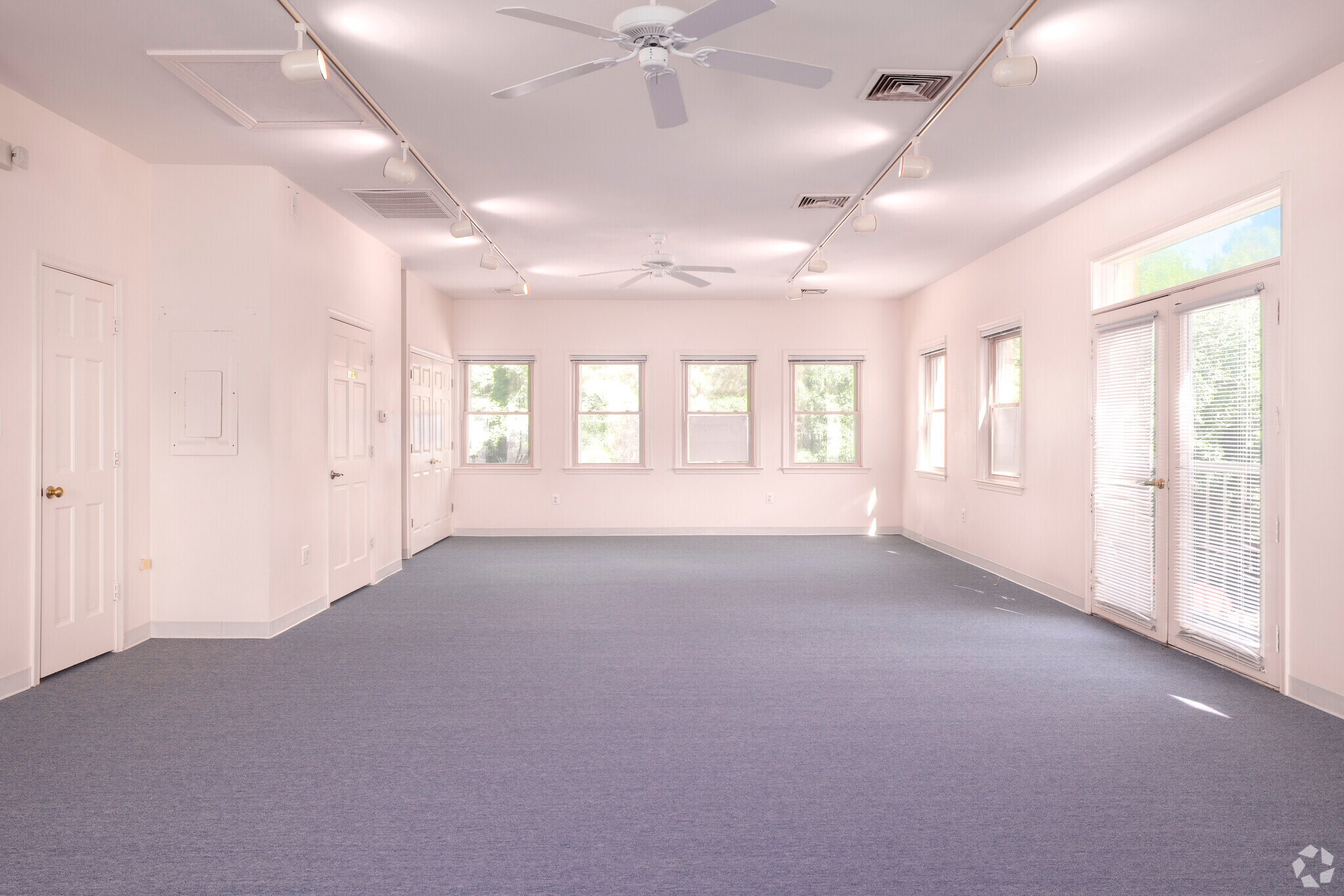 1041 Sterling Rd, Herndon, VA for lease Interior Photo- Image 1 of 4