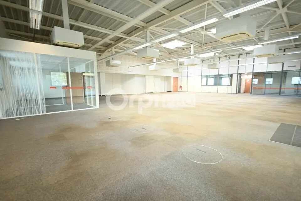 Office in Montceau-les-Mines for lease Interior Photo- Image 1 of 13