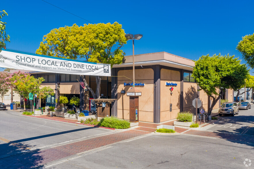 611-623 Santa Cruz Ave, Menlo Park, CA for lease - Building Photo - Image 3 of 7