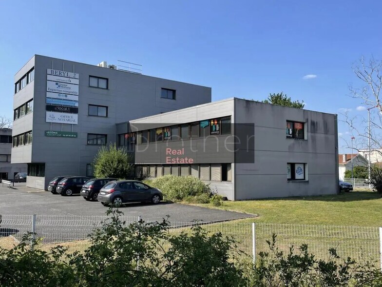 Office in Mérignac for lease - Building Photo - Image 2 of 5