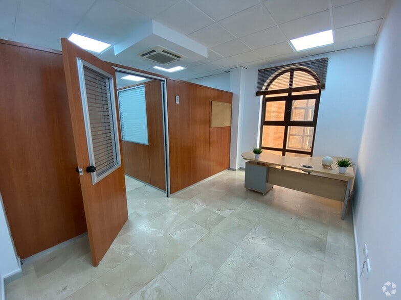 Office in Fuenlabrada, Madrid for lease - Interior Photo - Image 1 of 1