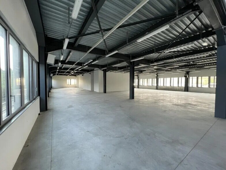 Flex in Roissy-en-France for lease - Interior Photo - Image 2 of 6